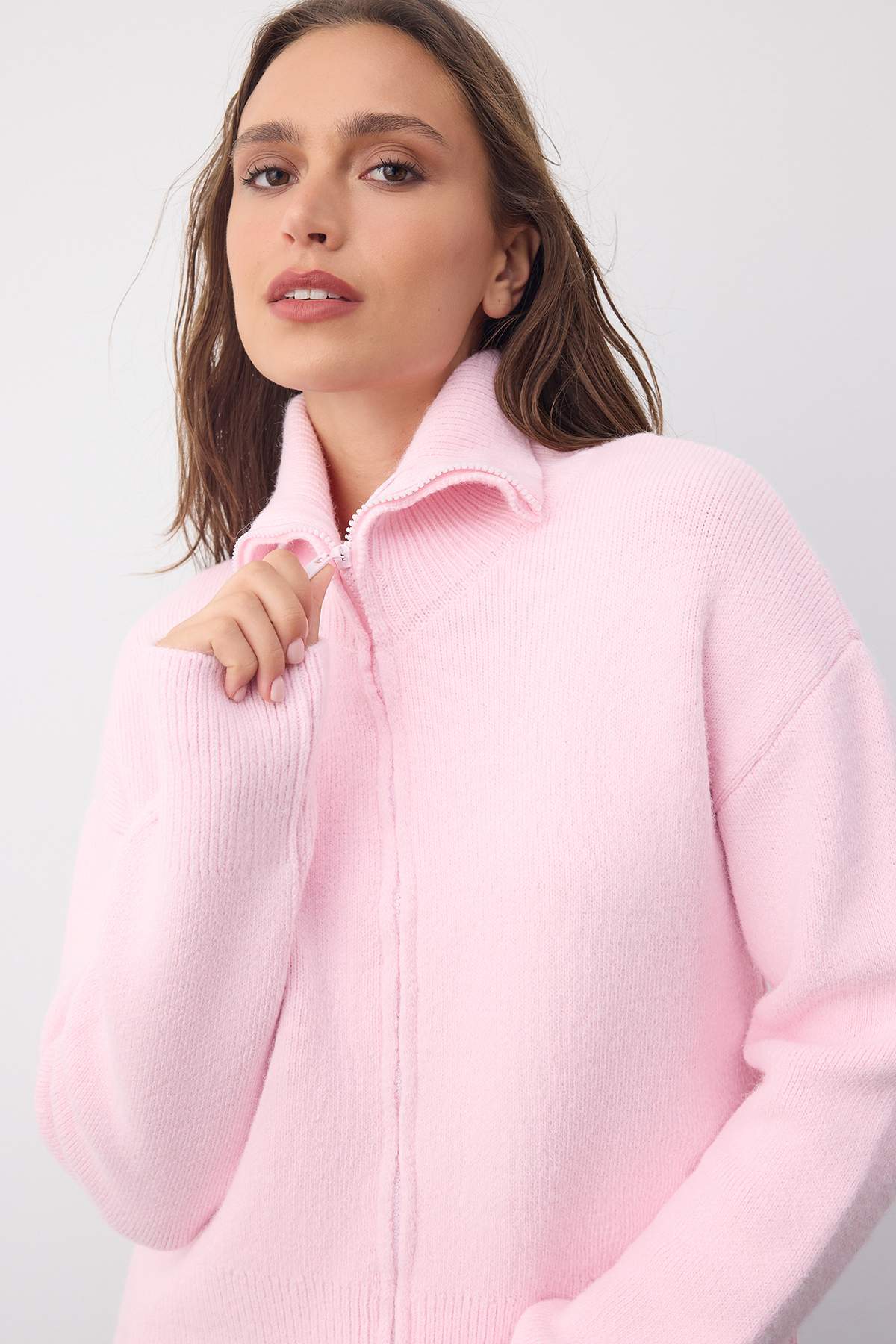 Trendyolmilla Wardrobe Essentials Taş Yumuşak Dokulu Geniş Kalıp Fermuarlı Triko Hırka | TWOAW26HI00092
