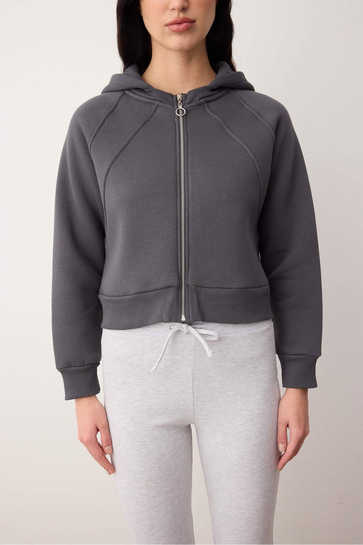 Trendyolmilla Kırmızı Regular Kalıp Crop Fermuarlı Kapüşonlu Kalın İçi Polarlı Örme Sweatshirt TWOAW26SW00045