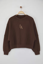 Trendyolmilla Taş Bisiklet Yaka Regular Fit Nakışlı Kalın İçi Polarlı Örme Sweatshirt TWOAW24SW00199