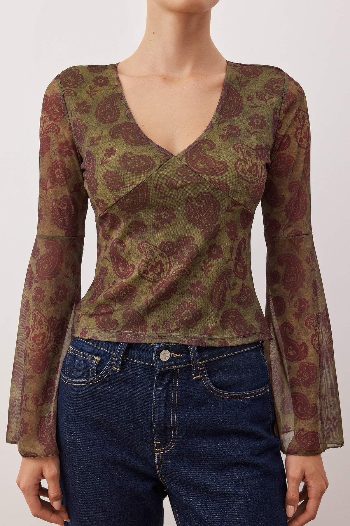 Trendyolmilla Çok Renkli Boho/Boho Chic Baskılı V yaka İspanyol Kol Tül Esnek Örme Bluz TWOAW26BZ00239