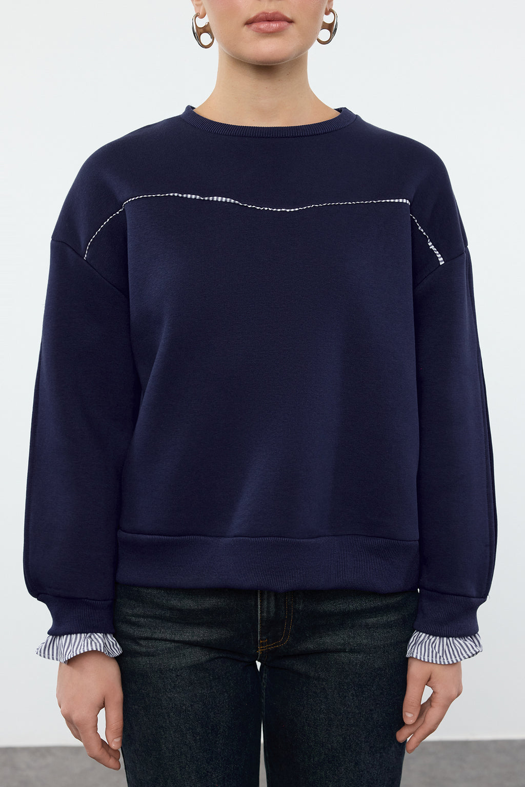 Lacivert Dokuma Detaylı Relaxed/Rahat Kalıp Kalın İçi Polarlı Örme Sweatshirt TWOAW25SW00079