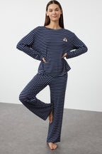 Trendyolmilla Kırmızı Çizgili Gökkuşağı Baskılı Viskon Örme Pijama Takımı THMAW25PT00014
