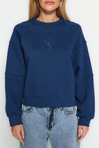 Trendyolmilla Taş Bisiklet Yaka Regular Fit Nakışlı Kalın İçi Polarlı Örme Sweatshirt TWOAW24SW00199