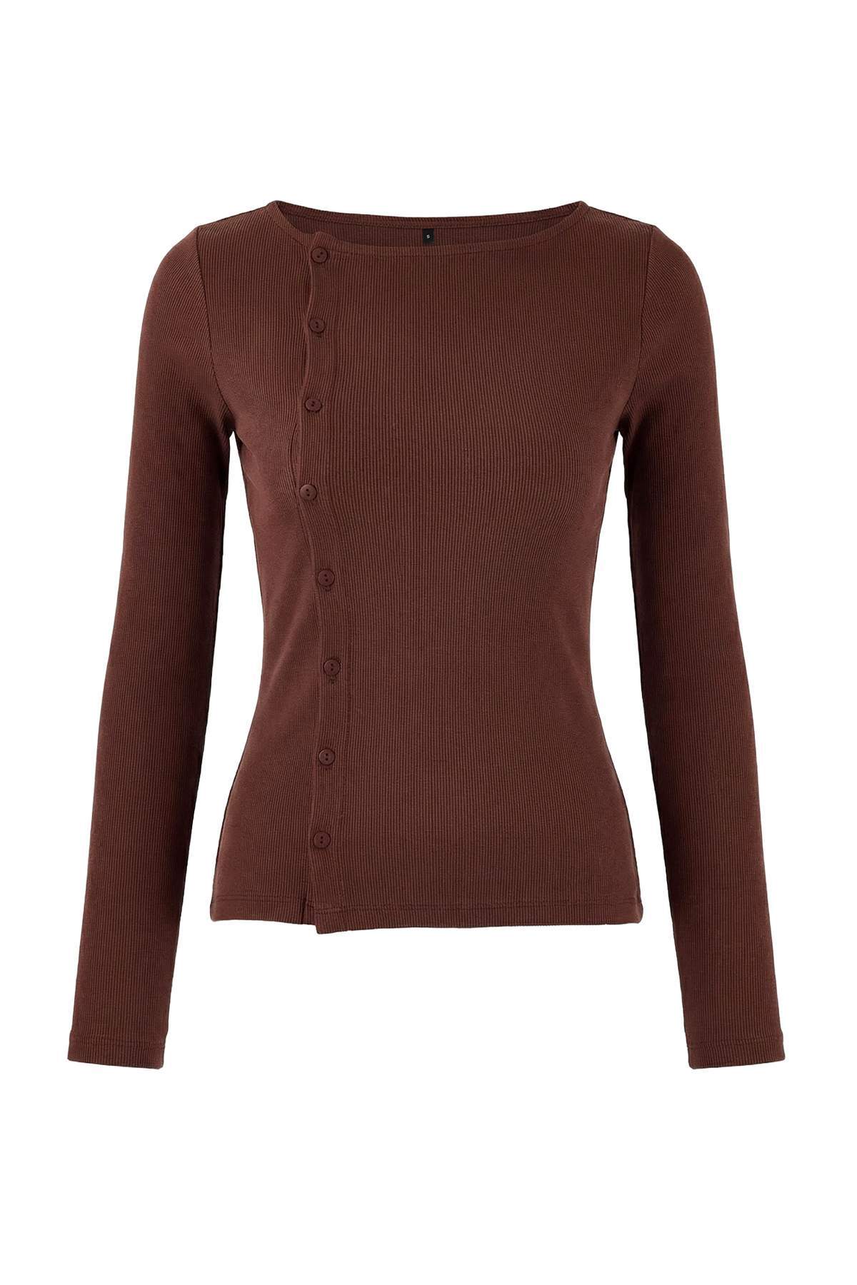 Trendyolmilla Kırmızı Düğmeli Bisiklet Yaka Vücuda Oturan Fitilli Esnek Örme Bluz TWOAW26BZ00104