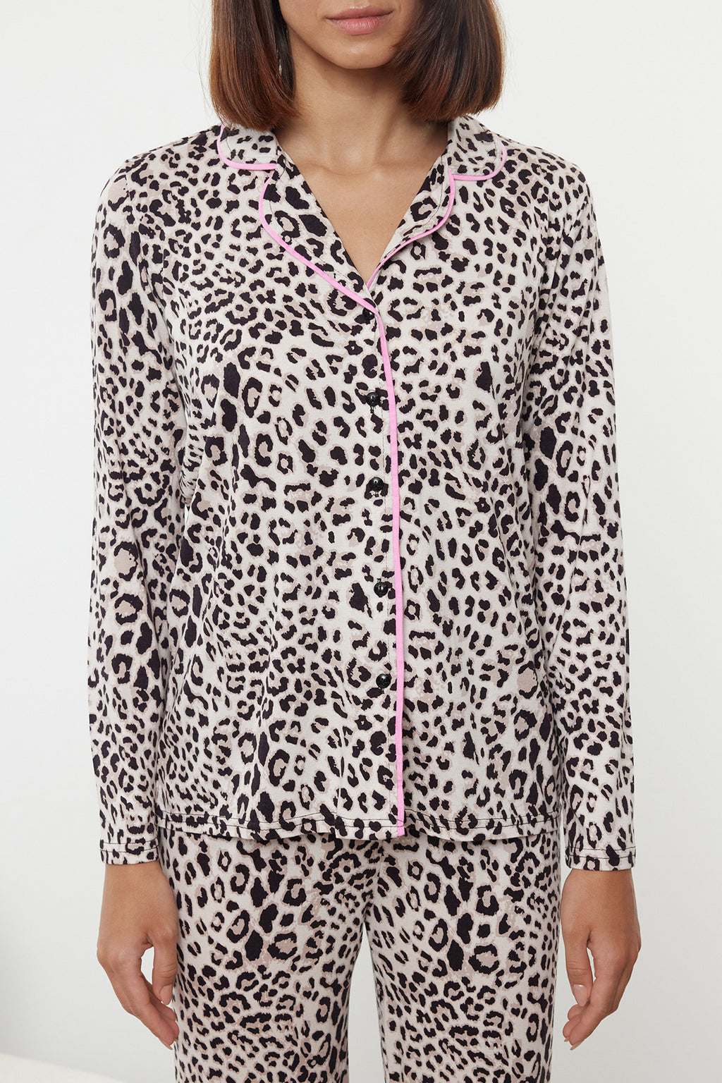 Trendyolmilla Çok Renkli Leopar Desenli Kurdele/Fiyonklu Biyeli Örme Pijama Takımı THMAW25PT00107