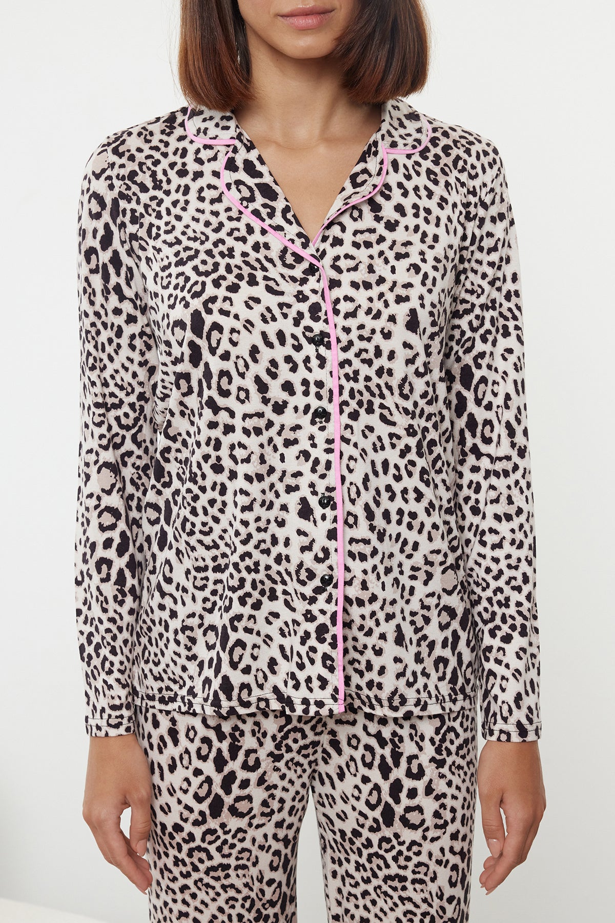 Trendyolmilla Çok Renkli Leopar Desenli Kurdele/Fiyonklu Biyeli Örme Pijama Takımı THMAW25PT00107