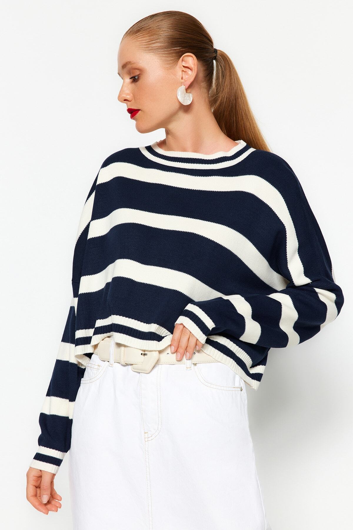 Trendyolmilla Lacivert Crop Çizgili Triko Kazak TWOAW23KZ00205