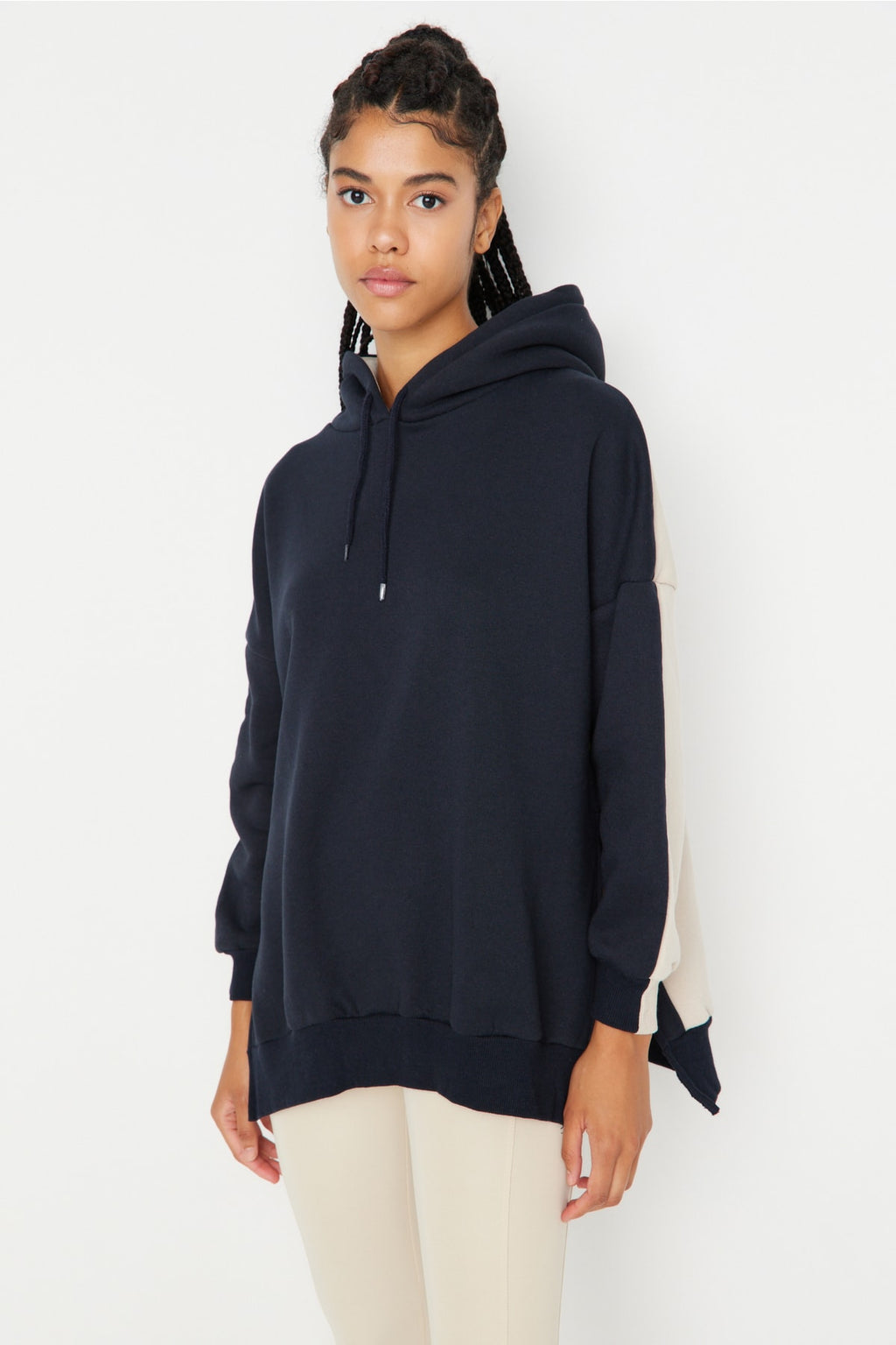Trendyolmilla Gri Melanj Pamuklu Renk Bloklu Geniş Kalıp İçi Polarlı Örme Spor Sweatshirt TWOSS22SW0074