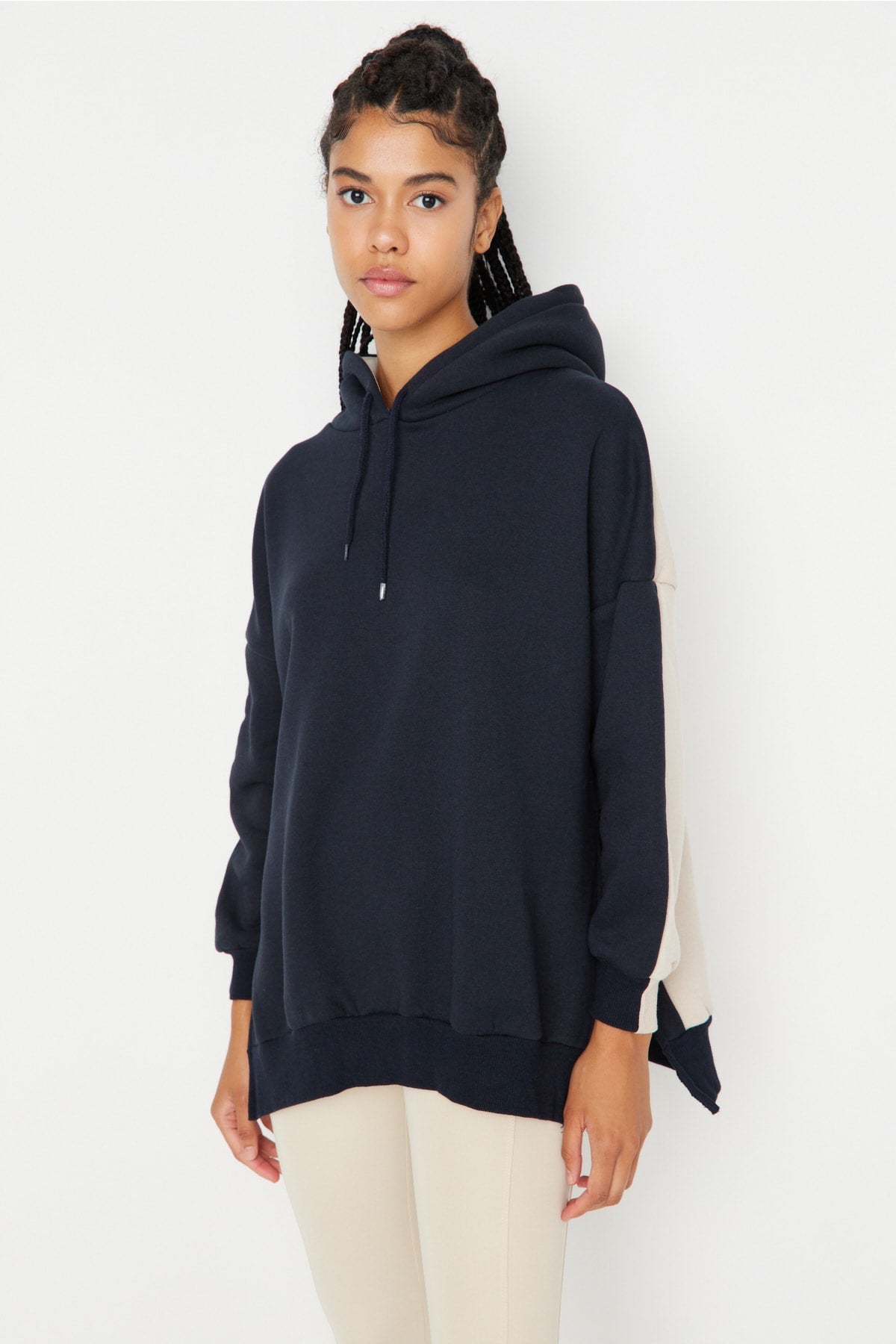 Trendyolmilla Gri Melanj Pamuklu Renk Bloklu Geniş Kalıp İçi Polarlı Örme Spor Sweatshirt TWOSS22SW0074