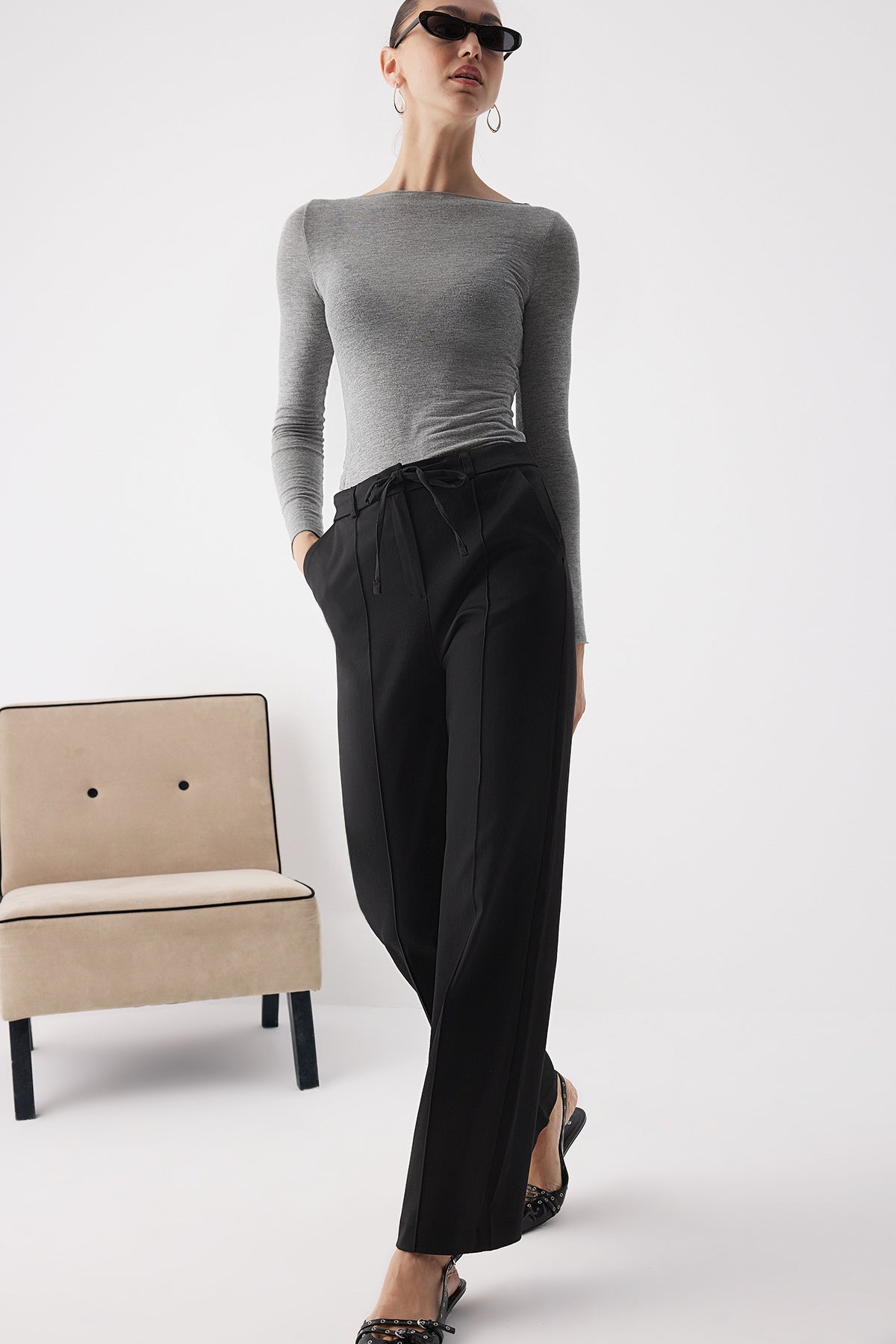 Trendyolmilla Wardrobe Essentials Siyah Bağcıklı Kışlık Tuşeli Rahat Kumaş Geniş Paça Pantolon | TWOAW26PL00012