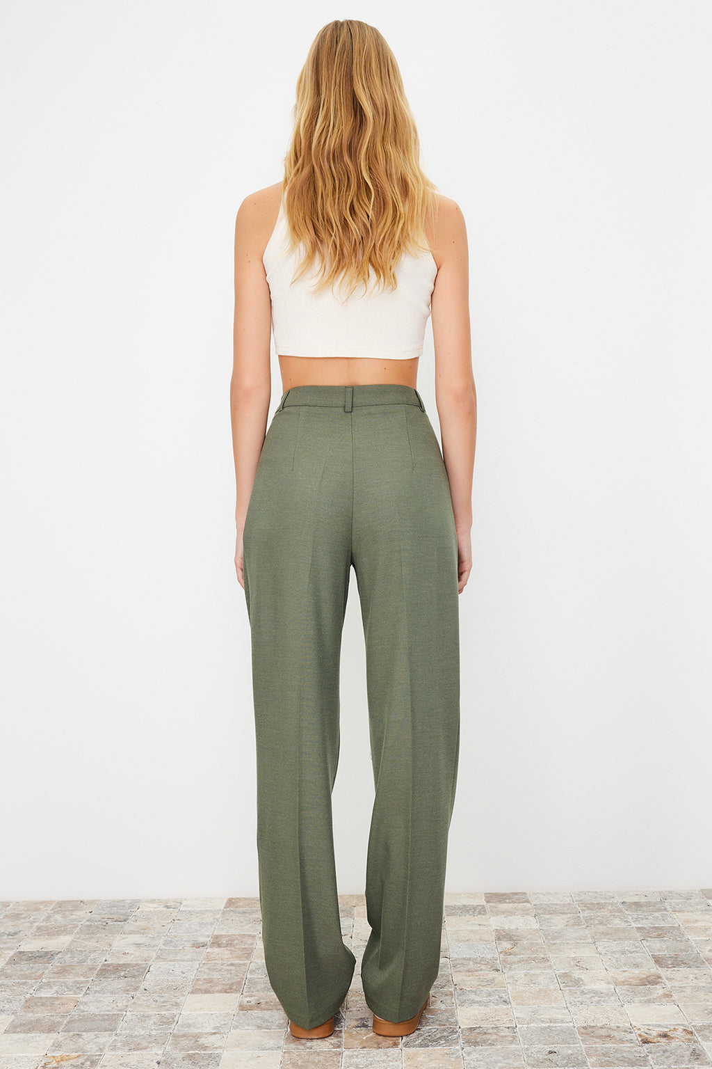 Trendyolmilla Limited Edition Vizon Straight/Düz Kesim Pilili Dokuma Kumaş Pantolon TWOAW23PL00401