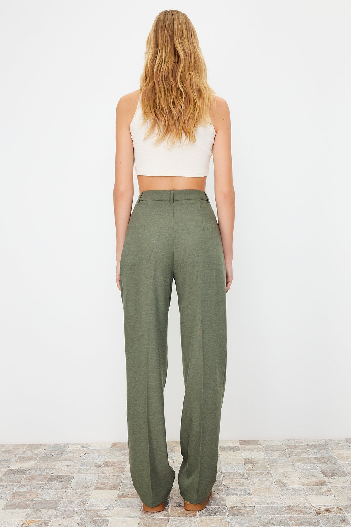 Trendyolmilla Limited Edition Vizon Straight/Düz Kesim Pilili Dokuma Kumaş Pantolon TWOAW23PL00401