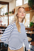 Trendyolmilla Beyaz Çizgili Oversize/Geniş Kesim Bisiklet Yaka İnce Örme Sweatshirt TWOAW23SW00326
