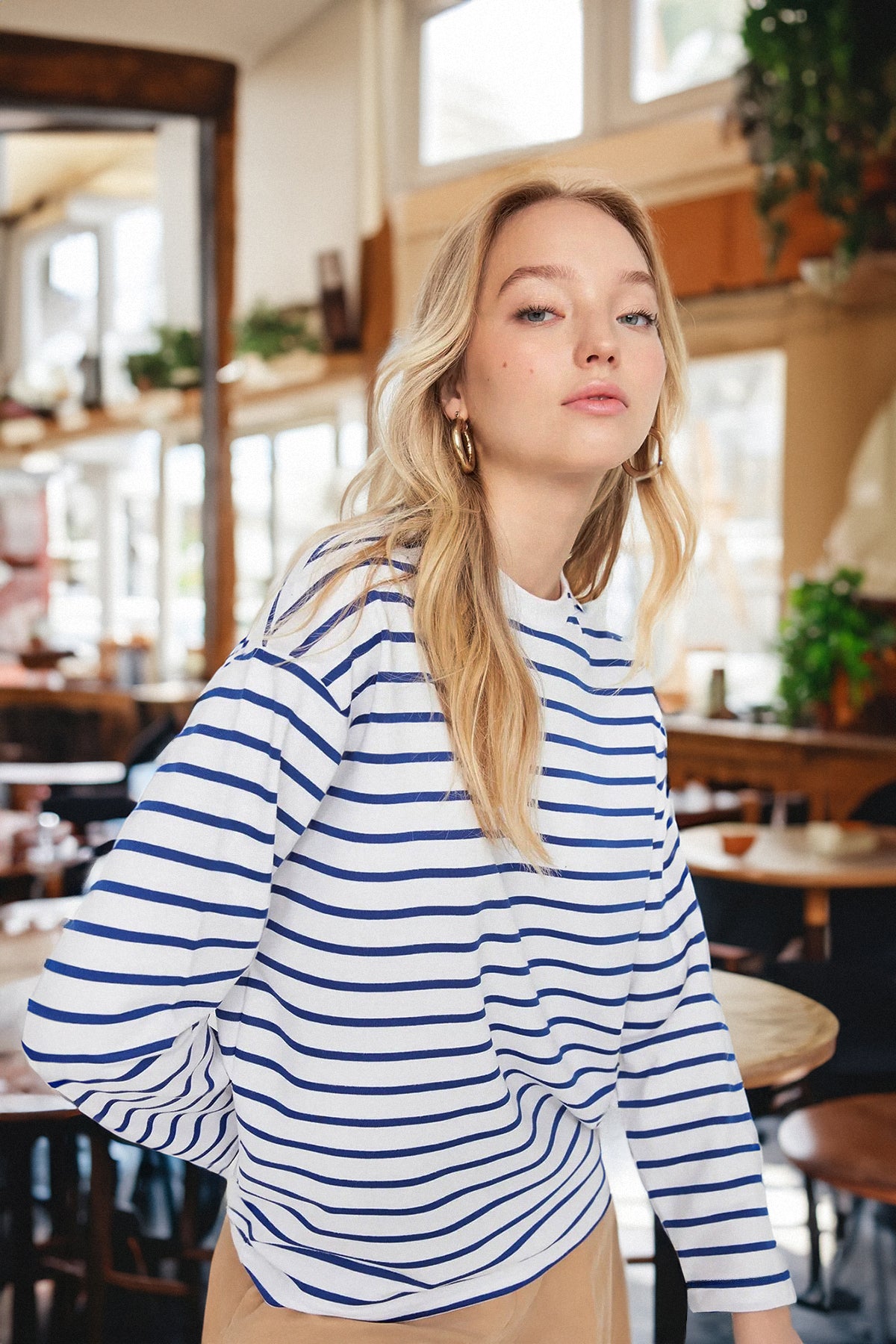 Trendyolmilla Beyaz Çizgili Oversize/Geniş Kesim Bisiklet Yaka İnce Örme Sweatshirt TWOAW23SW00326 Secondary image