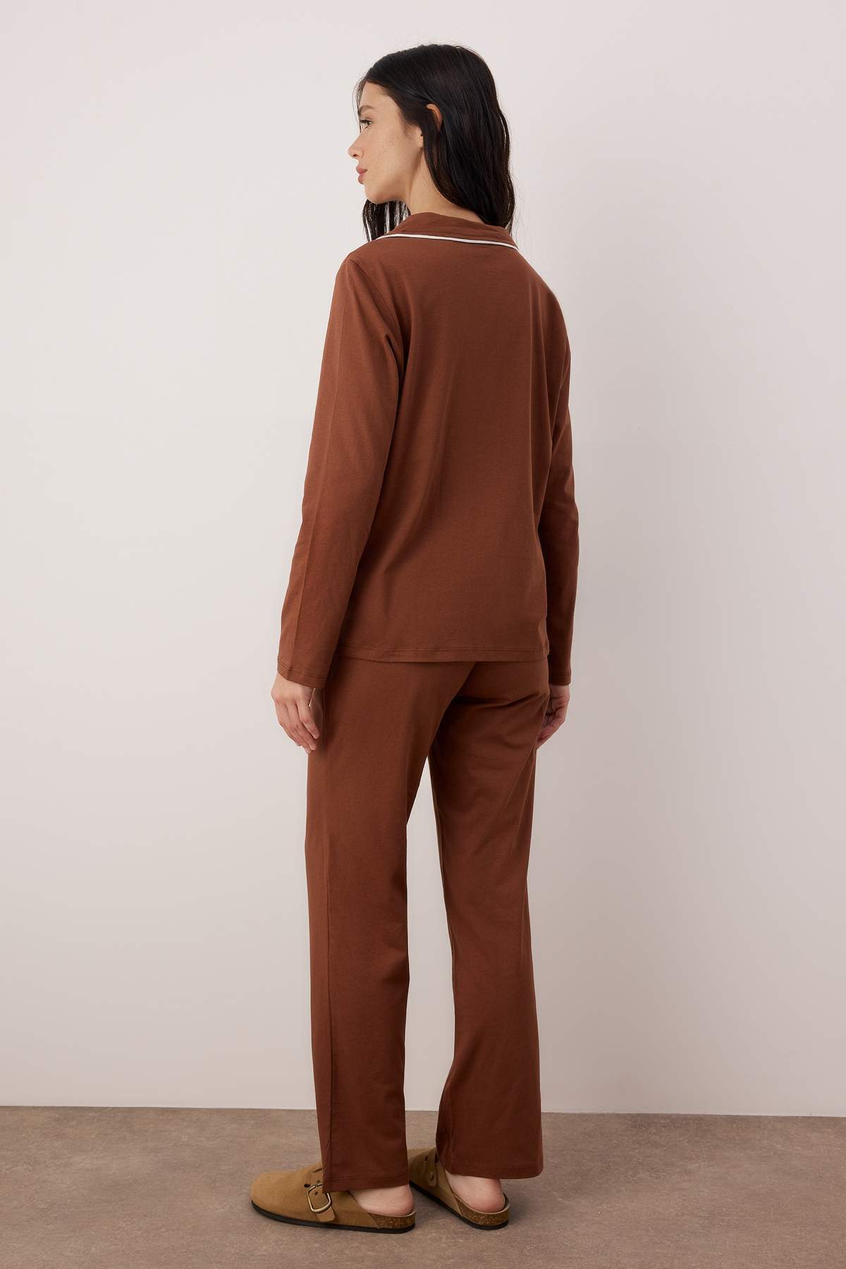 Trendyolmilla Gri %100 Pamuklu Biye ve Cep Detaylı Baskılı Örme Pijama Takımı THMAW22PT0785