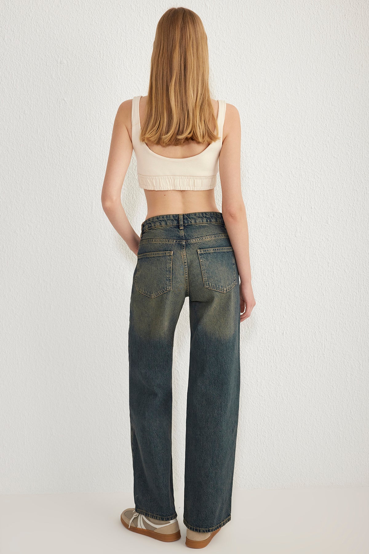 Koyu Mavi Premium Vintage Yıkama Efektli Düşük Bel Wide Leg Jeans TWOSS25JE00083