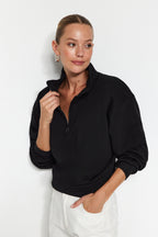 Trendyolmilla Siyah Rahat Kesim Crop Basic Fermuarlı Dik Yaka Kalın İçi Polarlı Örme Sweatshirt TWOAW24SW00221