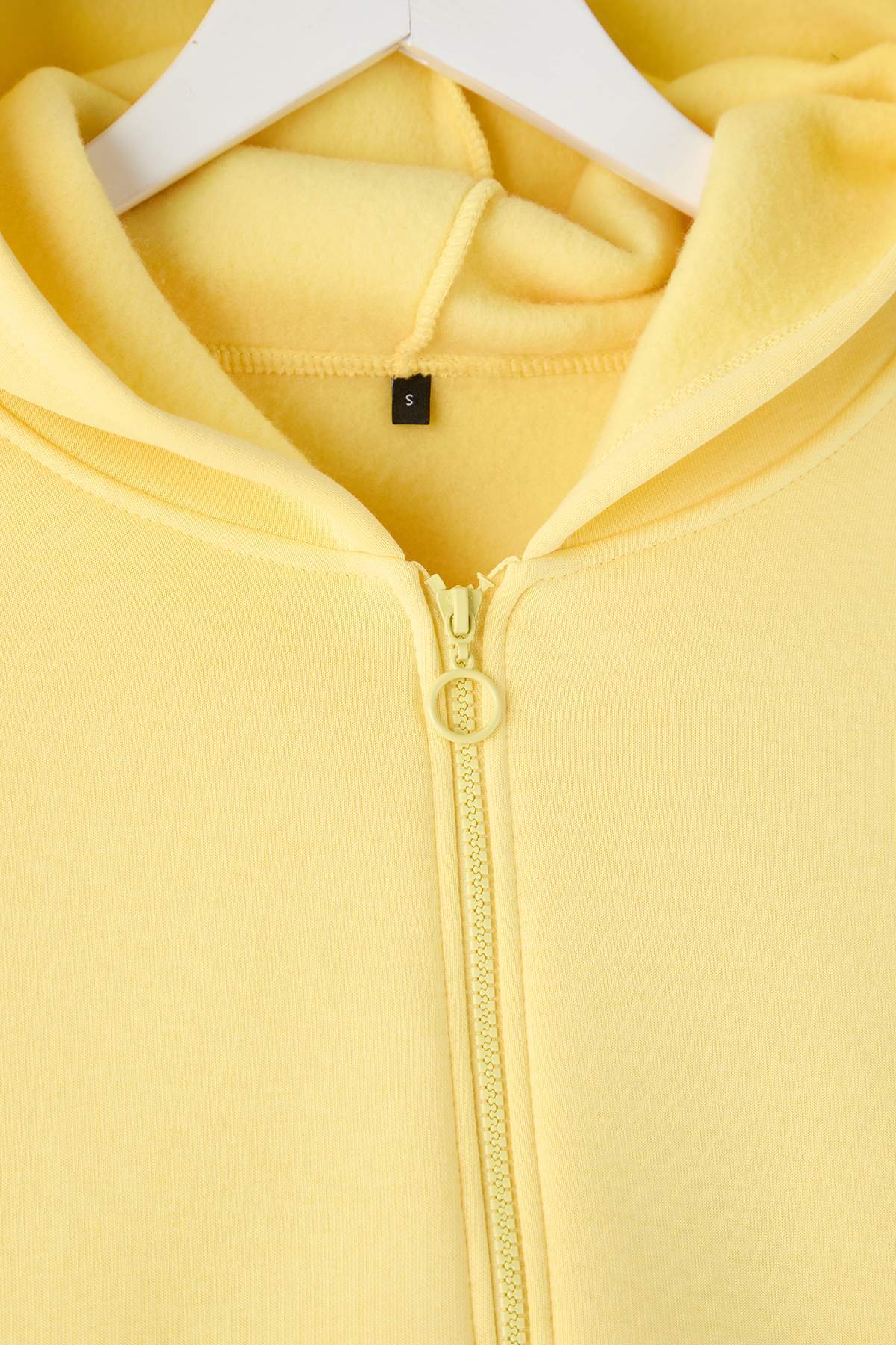 Trendyolmilla Açık Sarı Fermuarlı Kapüşonlu Rahat Kesim Crop Kalın İçi Polarlı Örme Sweatshirt TWOAW20SW0660