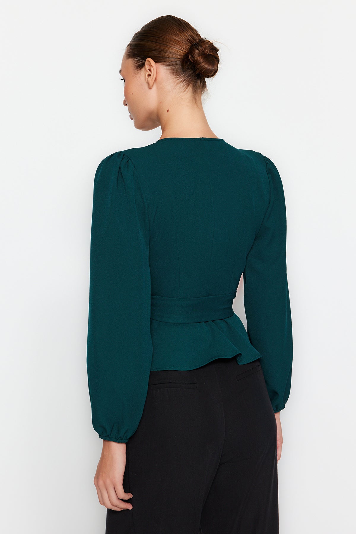 Trendyolmilla Ekru Kruvaze Bağlama Detaylı Dokuma Dokuma Bluz TWOAW20BZ1089