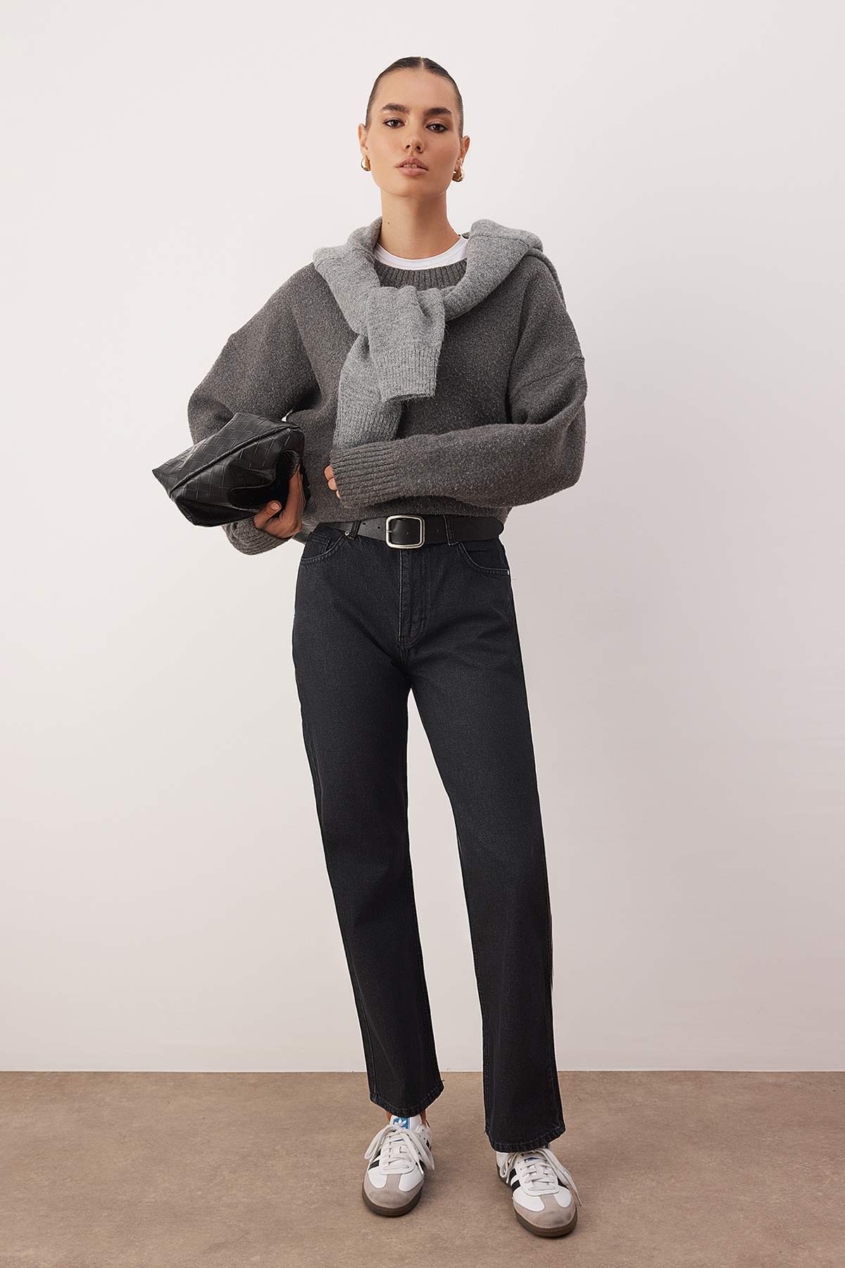 Trendyolmilla Siyah Yüksek Bel Straight Smoke Jeans TWOAW26JE00158