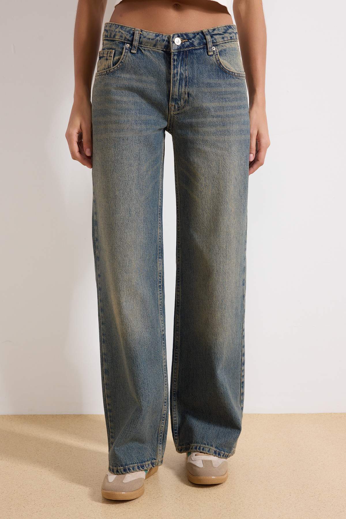 Koyu Mavi Premium Vintage Yıkama Efektli Düşük Bel Wide Leg Jeans TWOSS25JE00083