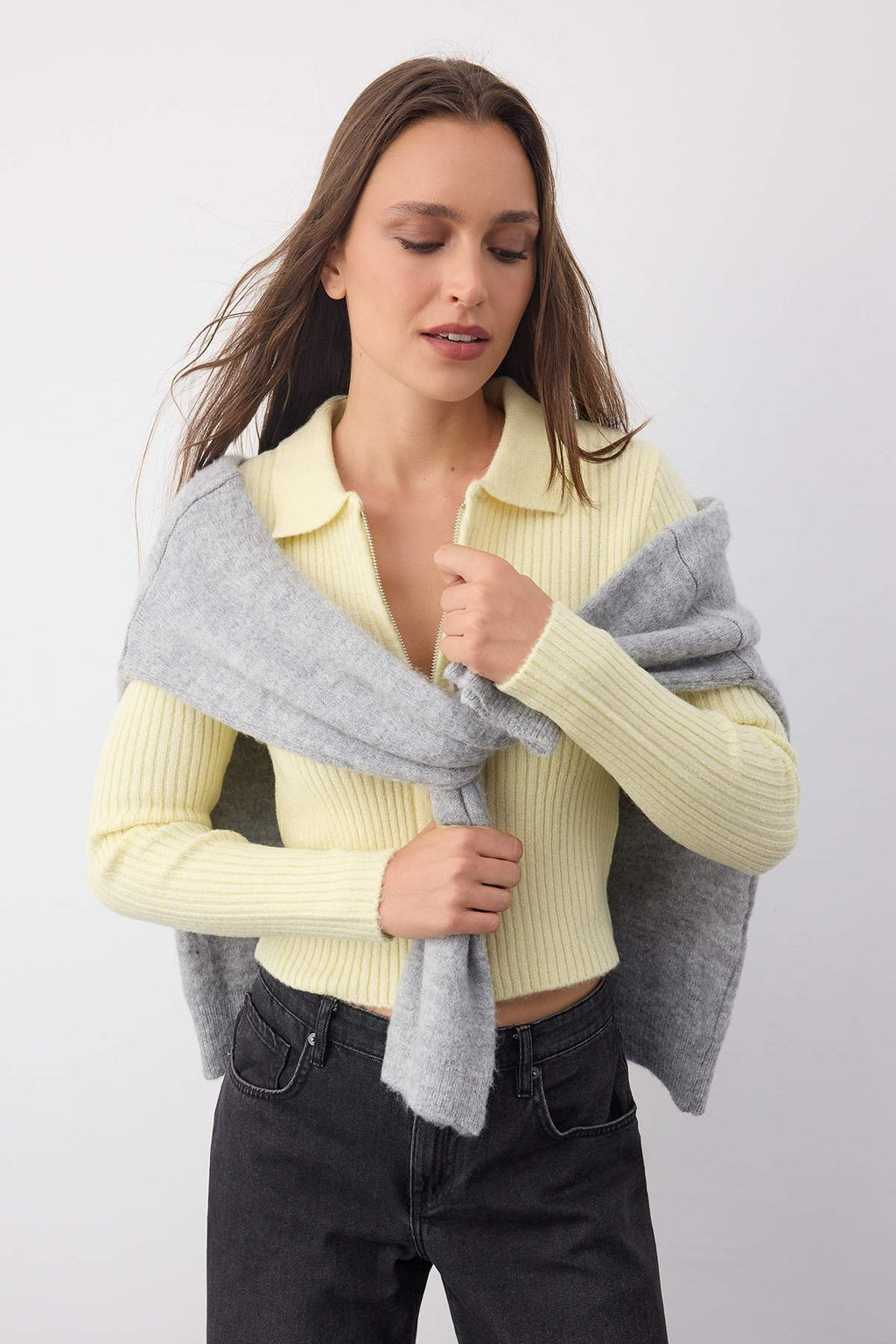 Trendyolmilla Wardrobe Essentials Gri Yumuşak Dokulu Fermuarlı Triko Hırka | TWOAW26HI00177
