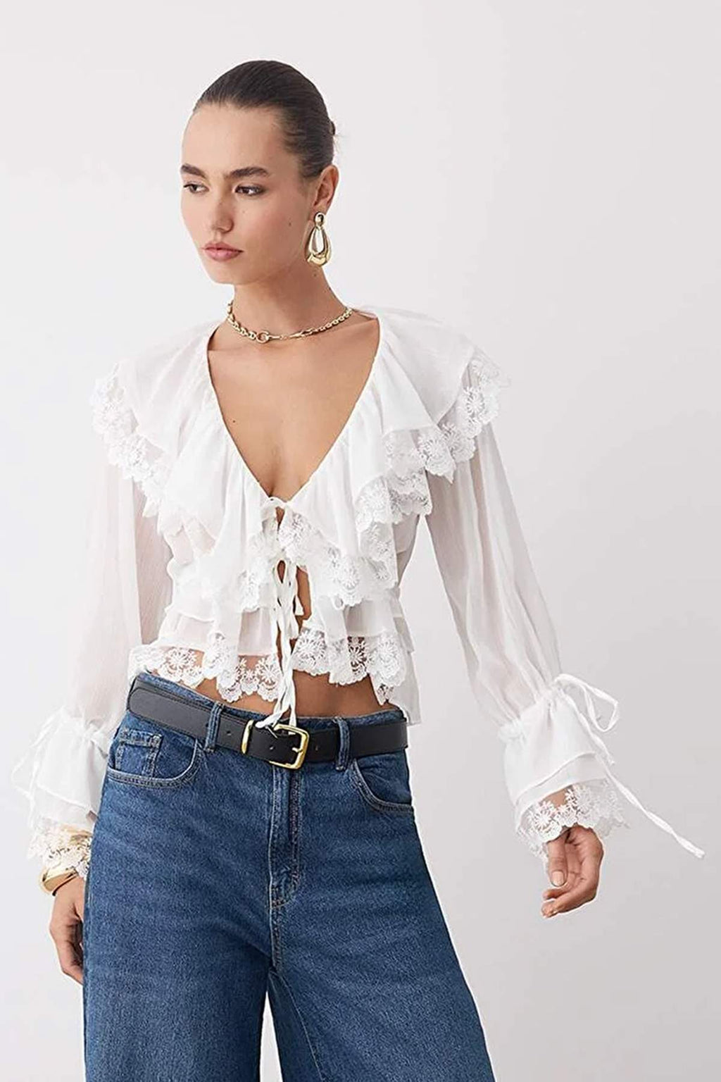 Trendyolmilla Siyah Dantel Detaylı Fırfırlı Dokuma Party Bluz TPRAW26BZ00015