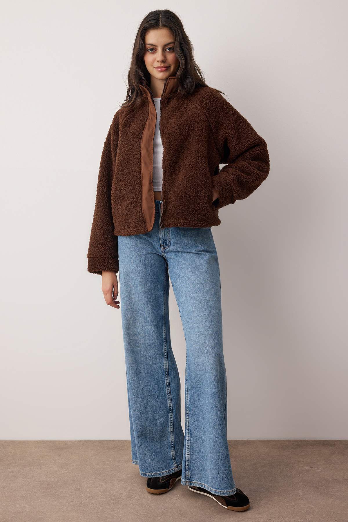 Trendyolmilla Koyu Kahverengi Peluş Regular/Normal Kalıp Dokuma Garnili Fermuarlı Örme Sweatshirt TWOAW25SW00139 Main image