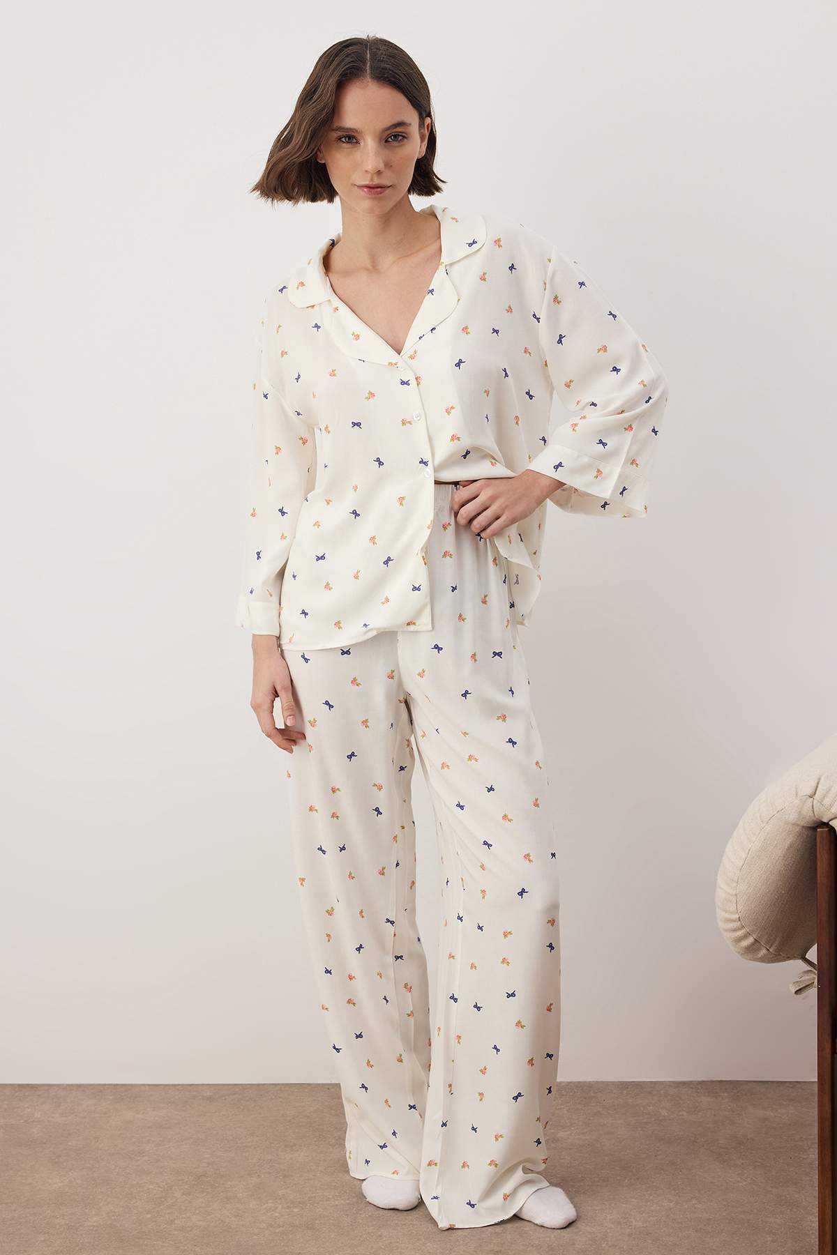 Trendyolmilla Ekru Baskılı Viskon Dokuma Pijama Takımı THMAW26PT00065