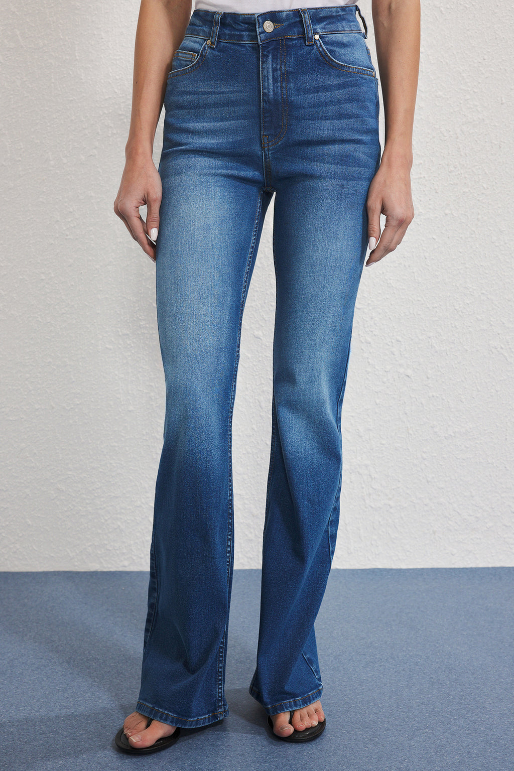 Trendyolmilla Mavi Yüksek Bel Comfort/Esnek Flare Jeans TWOSS25JE00109