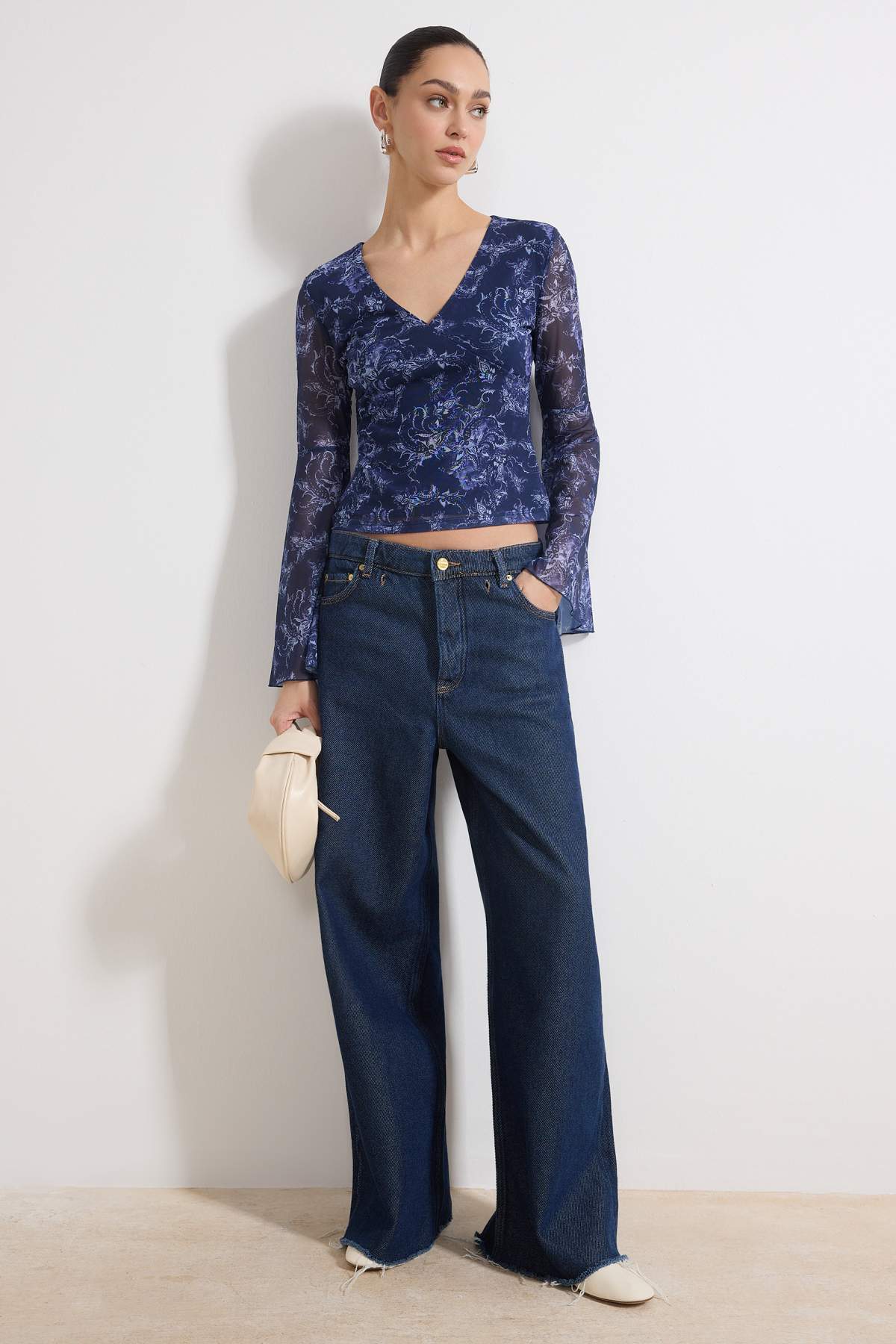 Trendyolmilla Çok Renkli Boho/Boho Chic Baskılı V yaka İspanyol Kol Tül Esnek Örme Bluz TWOAW26BZ00239 Main image