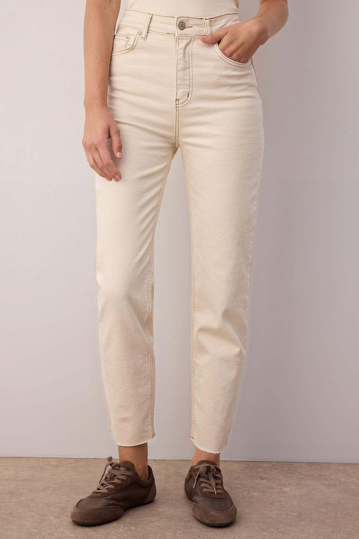 Trendyolmilla Açık Mavi Yüksek Bel Az Esnek Mom Kesik Paça Jeans TWOSS23JE00094