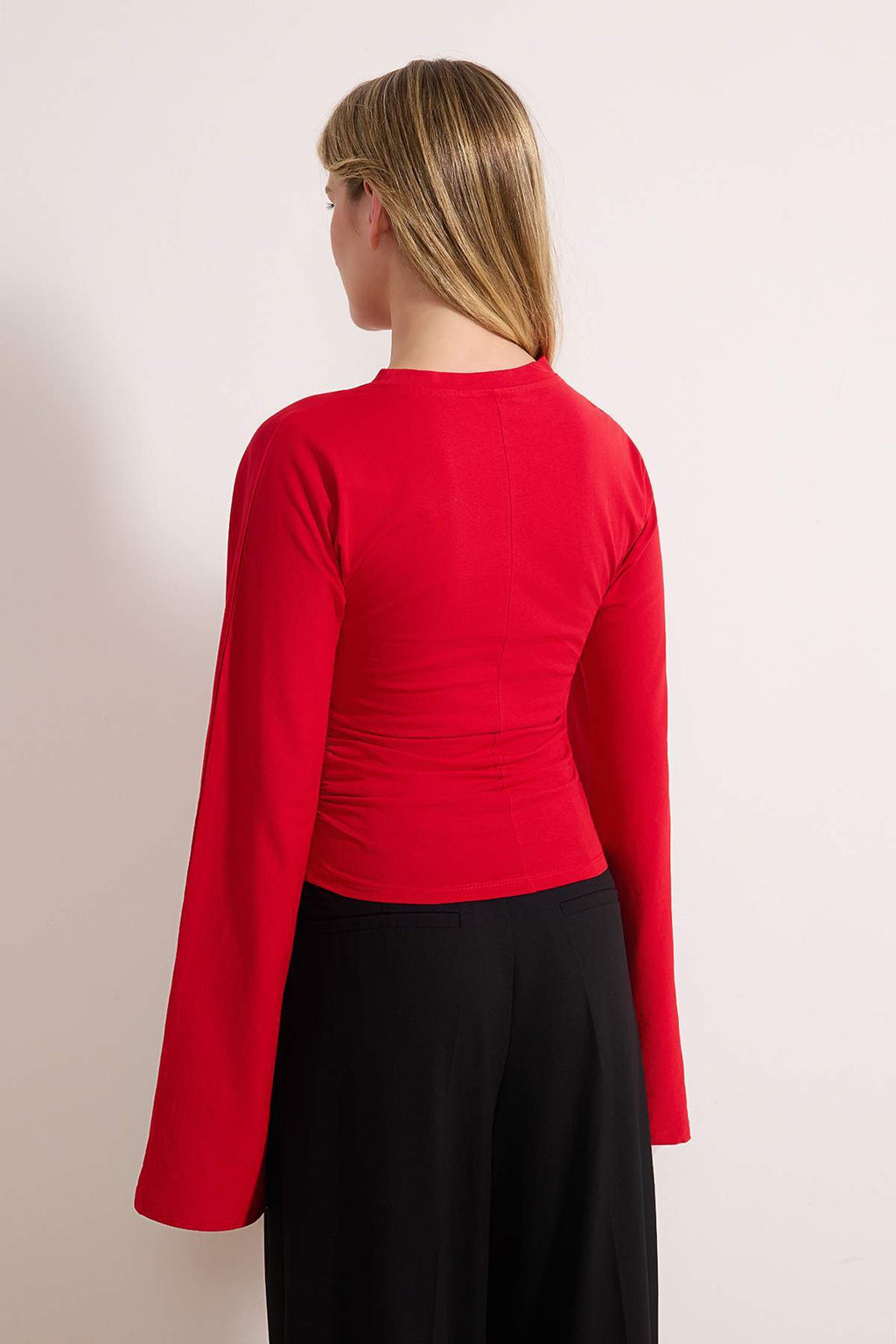 Trendyolmilla Gri İspanyol Kol Büzgü Detaylı Regular/Normal Kalıp Örme Bluz TWOAW26BZ00293