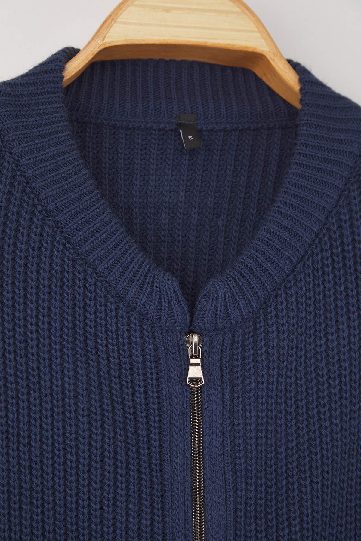 Trendyolmilla Indigo Geniş Kalıp Bomber Yaka Fermuarlı Triko Hırka TWOAW24HI00153