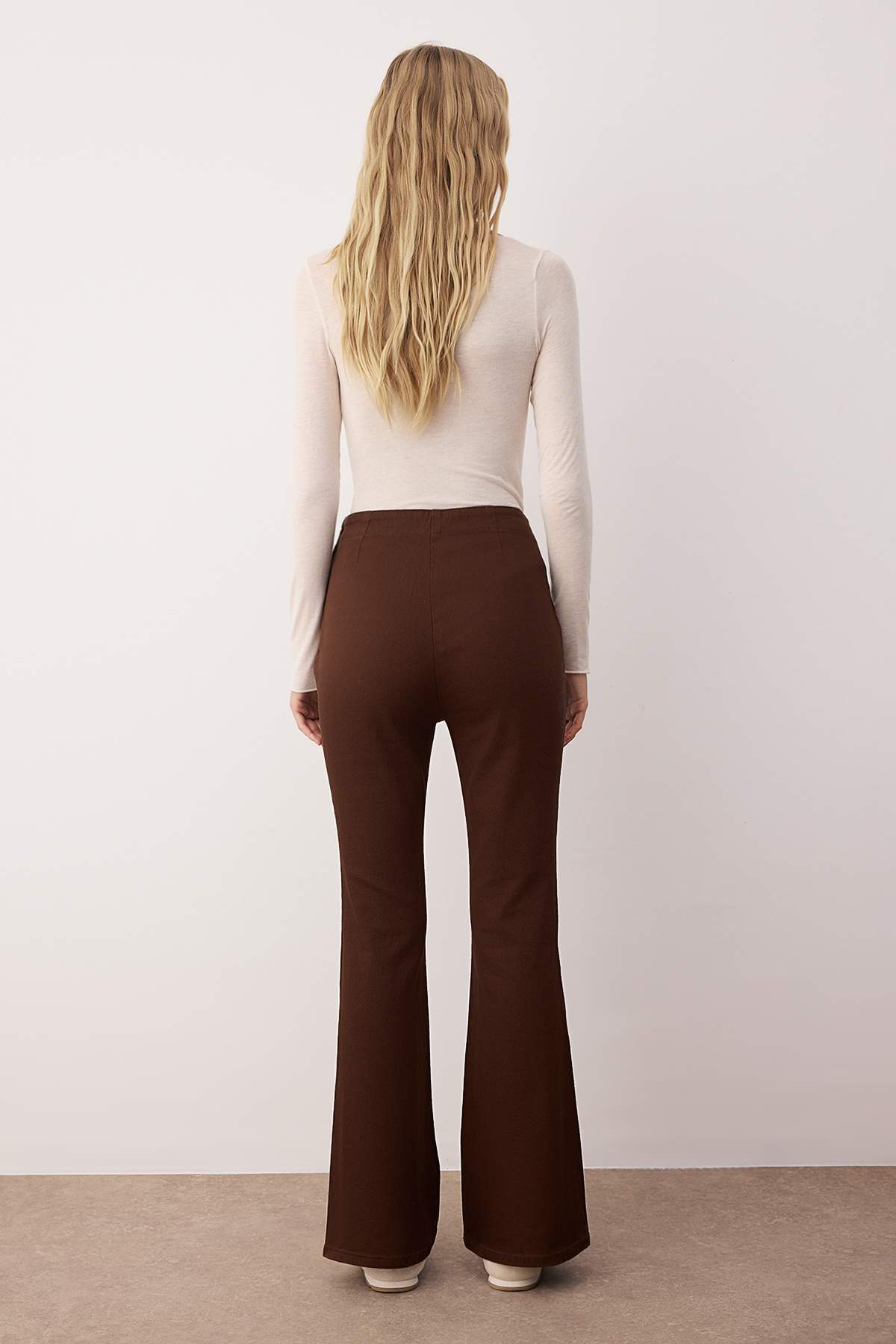 Trendyolmilla Haki Flare Kalıp Bağlama Detaylı Bootcut Gabardin Pantolon TWOAW26PL00064