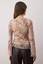 Trendyolmilla Ekru Soyut Animal Kayık Yaka Asimetrik Detaylı Fitted/vücuda Oturan Örme Bluz TWOAW26BZ00128