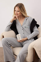 Trendyolmilla Gri %100 Pamuklu Biye ve Cep Detaylı Baskılı Örme Pijama Takımı THMAW22PT0785