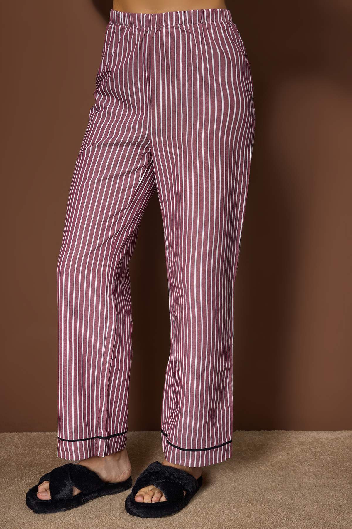 Trendyolmilla Mavi Çizgili Poplin Dokuma Pijama Takımı THMAW26PT00101