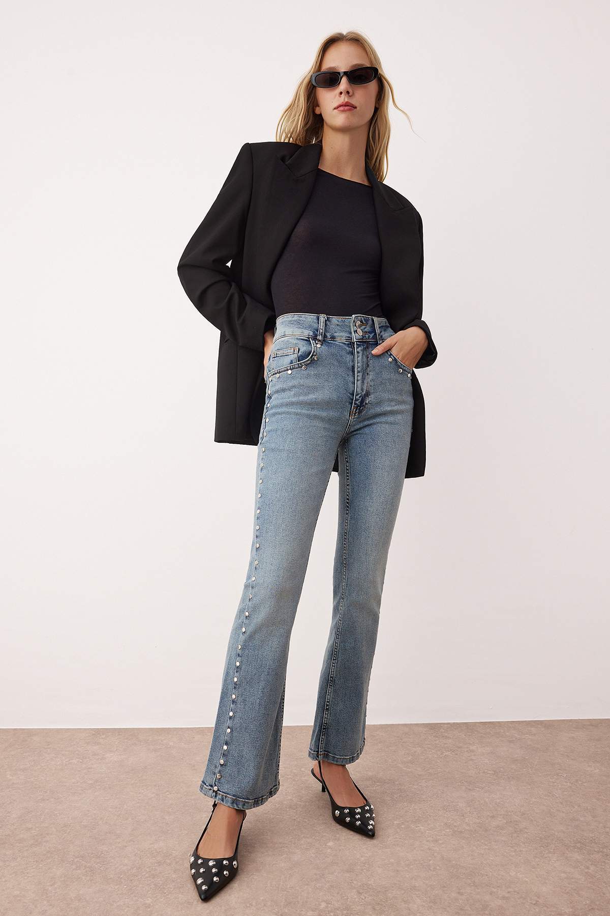 Mavi Trok Detaylı Yüksek Bel Comfort/Esnek İspanyol Paça Flare Jeans TWOAW26JE00035 Secondary image
