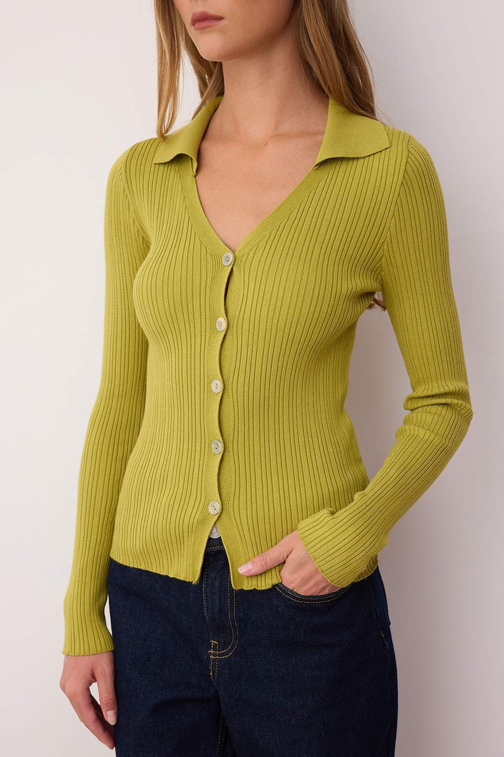 Trendyolmilla Wardrobe Essentials Yağ Yeşili Fitted/Vücuda Oturan Merserize Görünümlü Triko Hırka TWOAW26HI00113