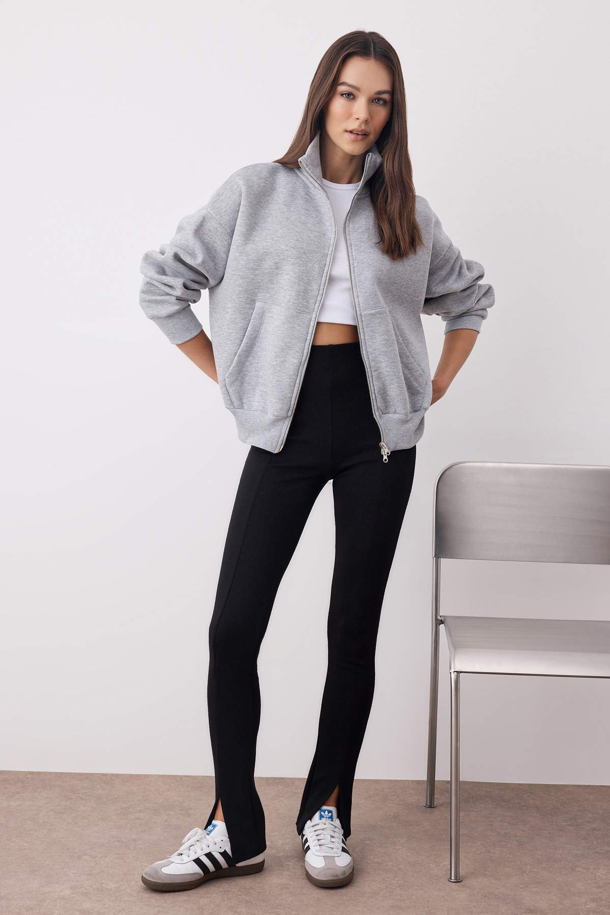 Trendyolmilla Gri Melanj Oversize/Geniş Kalıp Fermuarlı Dik Yaka Kalın Örme Sweatshirt TWOAW26SW00070 Secondary image
