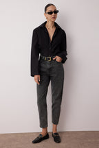 Trendyolmilla Siyah Yüksek Bel Mom %100 Pamuk Non-Stretch Jeans TWOSS23JE00067
