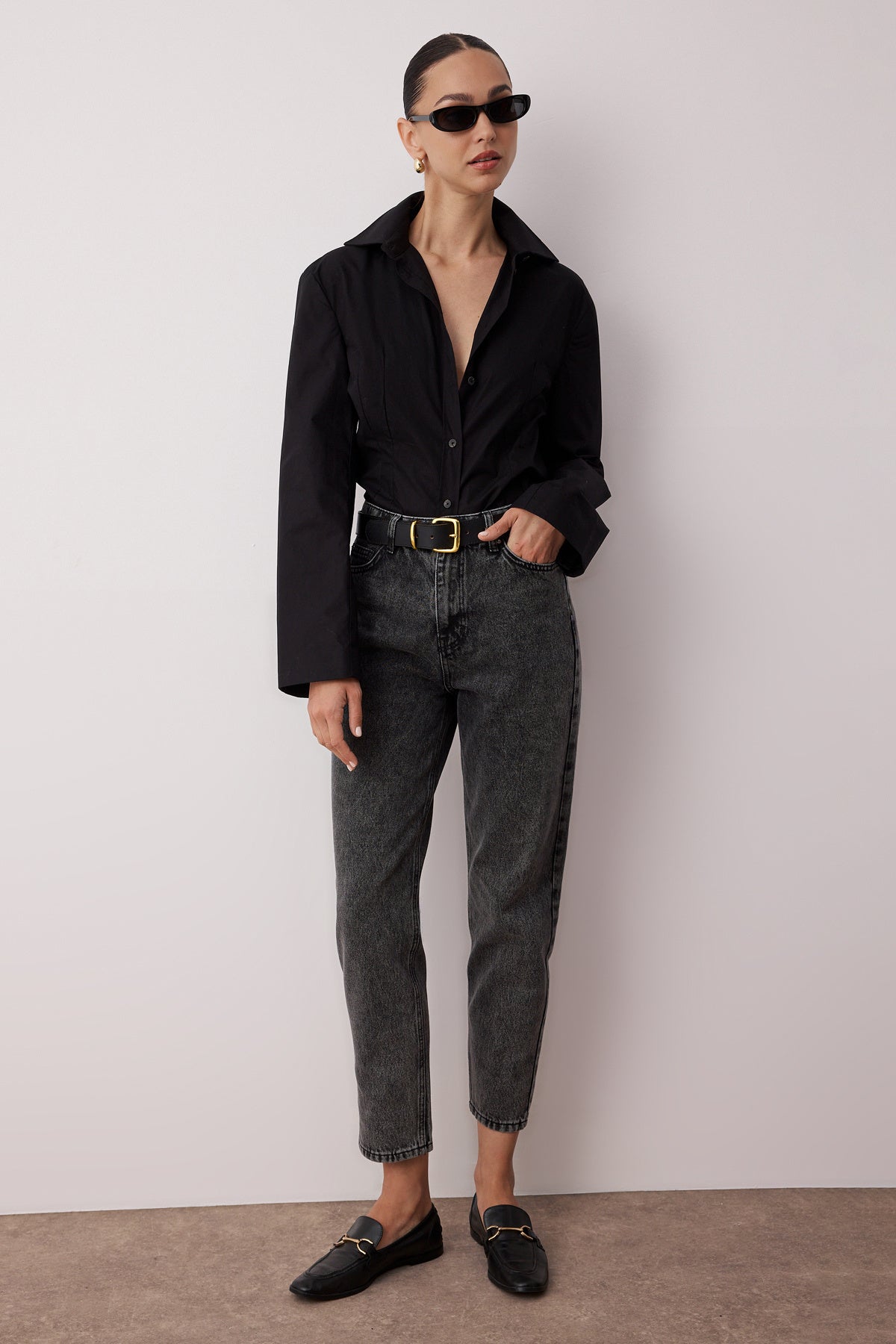 Trendyolmilla Siyah Yüksek Bel Mom %100 Pamuk Non-Stretch Jeans TWOSS23JE00067