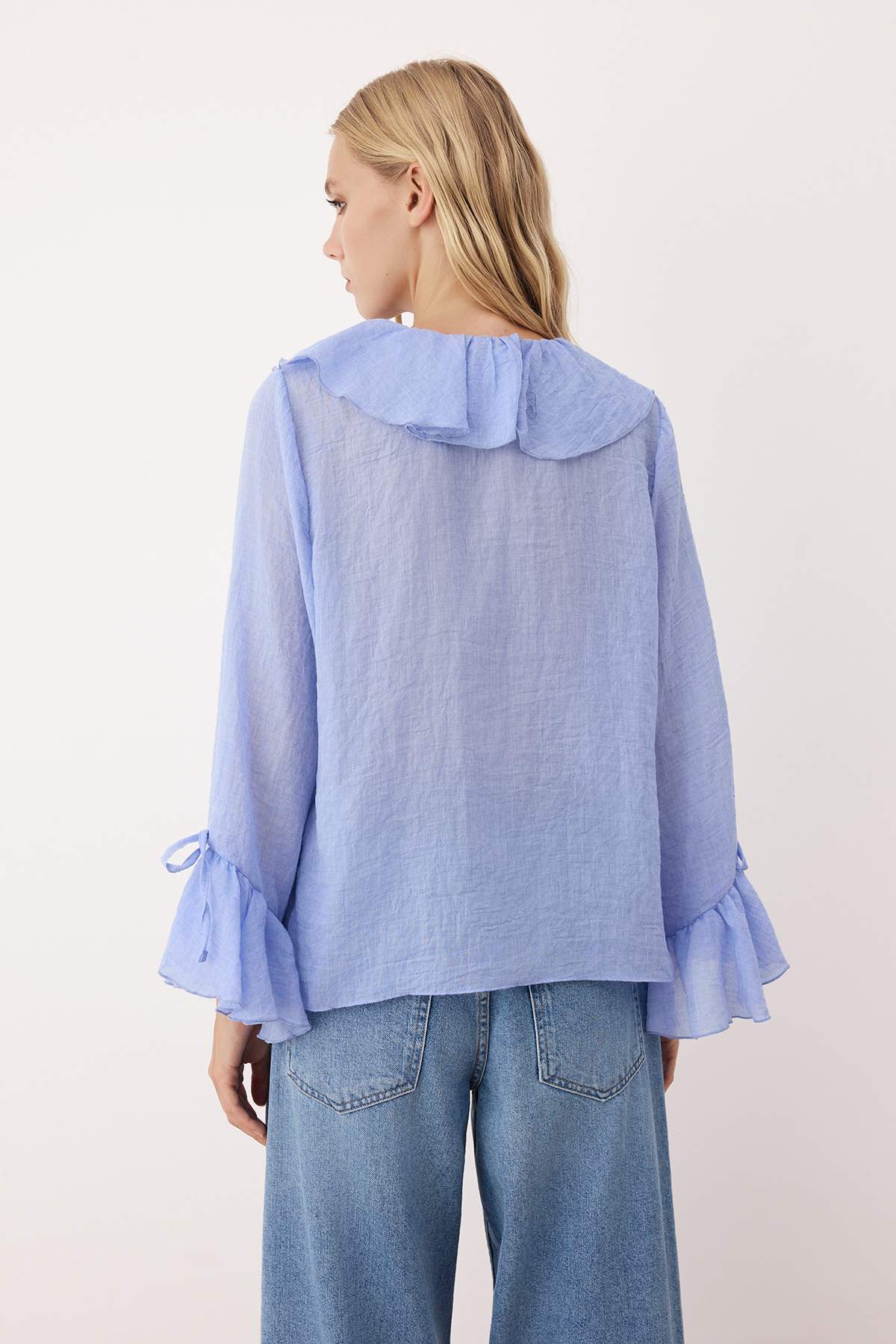 Trendyolmilla Gri Fırfırlı Bohem İnce Pamuklu Kumaş Uzun Kol Dokuma Bluz TWOSS25BZ00551