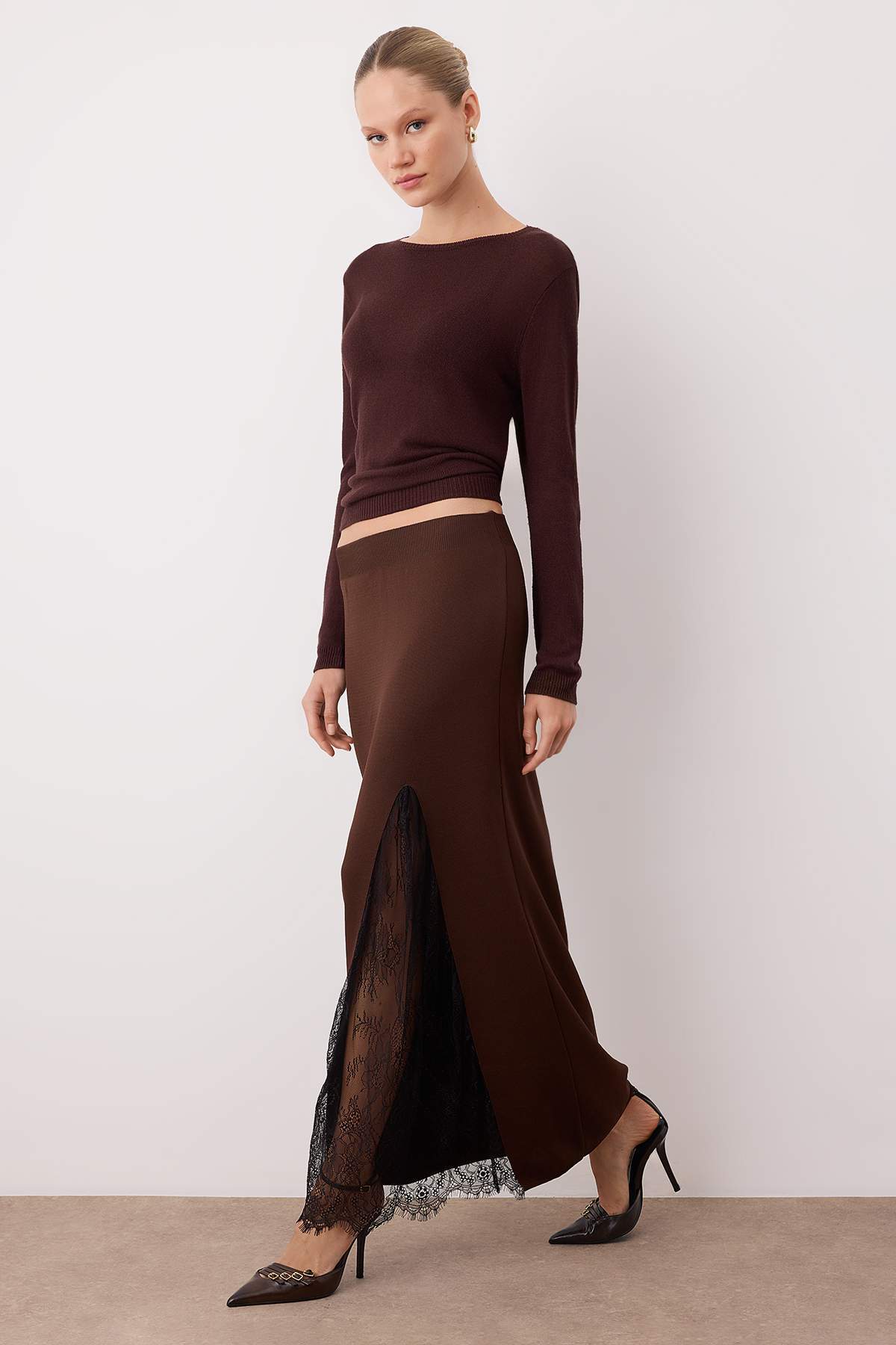 Trendyolmilla Bordo Dantelli Yırtmaç Detaylı Maxi Triko Etek TWOAW26ET00117