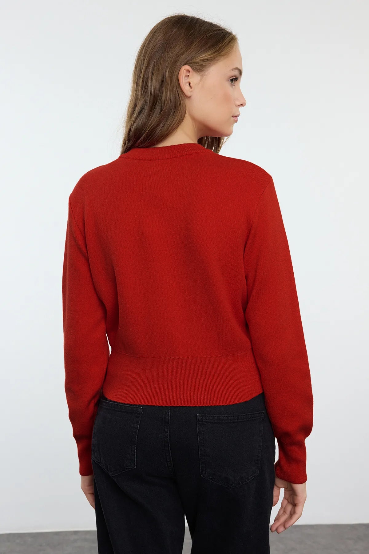 Trendyolmilla Koyu Kırmızı Premium/Özel İplik Crop Gül Düğmeli Ceket Görünümlü Triko Hırka TWOAW25HI00110