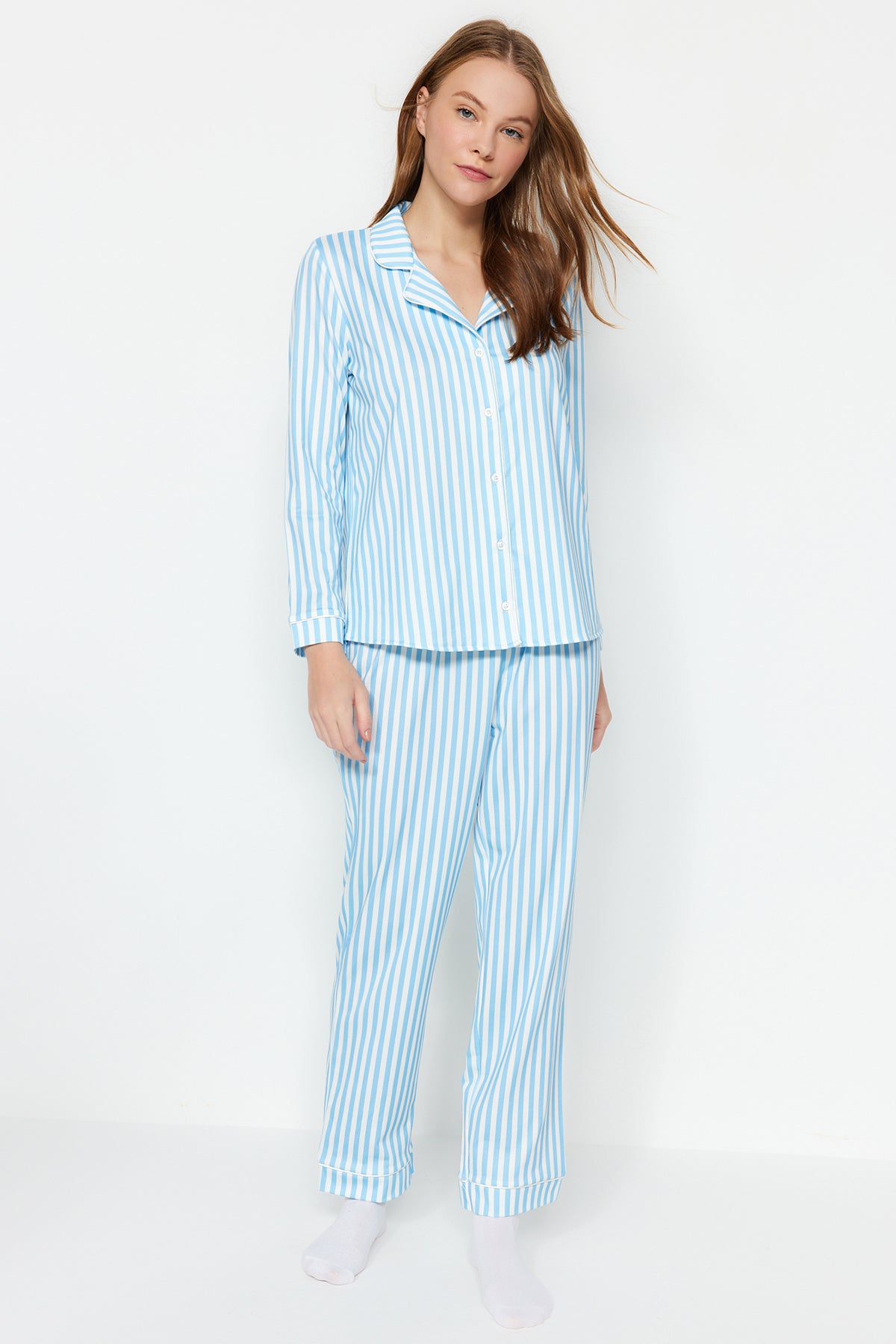 Trendyolmilla Mavi Çizgi Desenli Biyeli İçi Polarlı Gömlek-Pantolon Örme Pijama Takımı THMAW24PT00050
