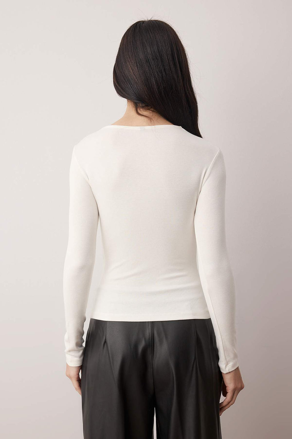 Trendyolmilla Kırmızı Cut Out Detaylı Vücuda Oturan Yumuşak Tuşeli Esnek Örme Bluz TWOAW26BZ00126