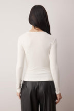 Trendyolmilla Kırmızı Cut Out Detaylı Vücuda Oturan Yumuşak Tuşeli Esnek Örme Bluz TWOAW26BZ00126