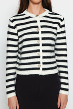 Trendyolmilla Ekru Yumuşak Dokulu Çizgili Fitted Triko Hırka TWOAW24HI00040